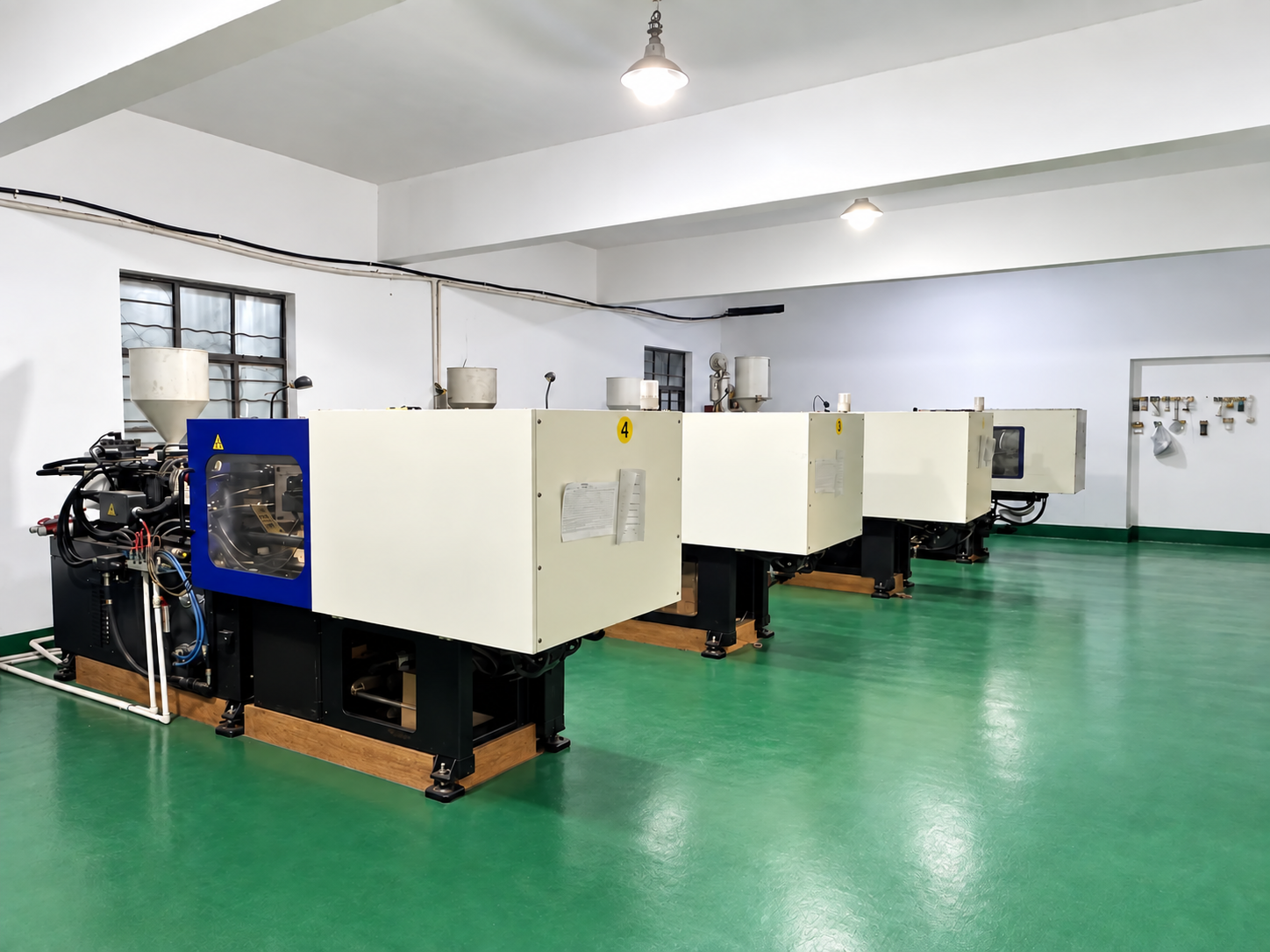 Kylin injection molding production floor